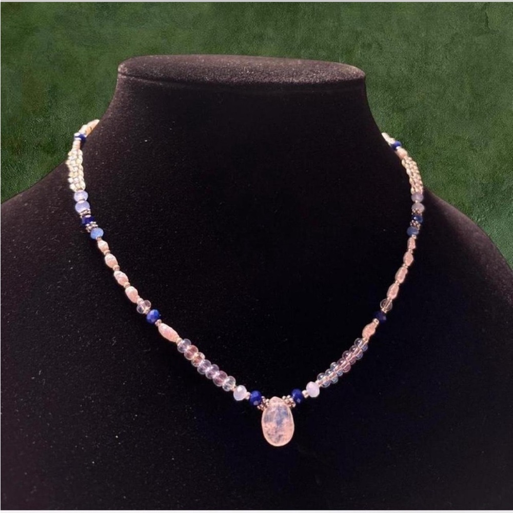Elegant beaded necklace 💗